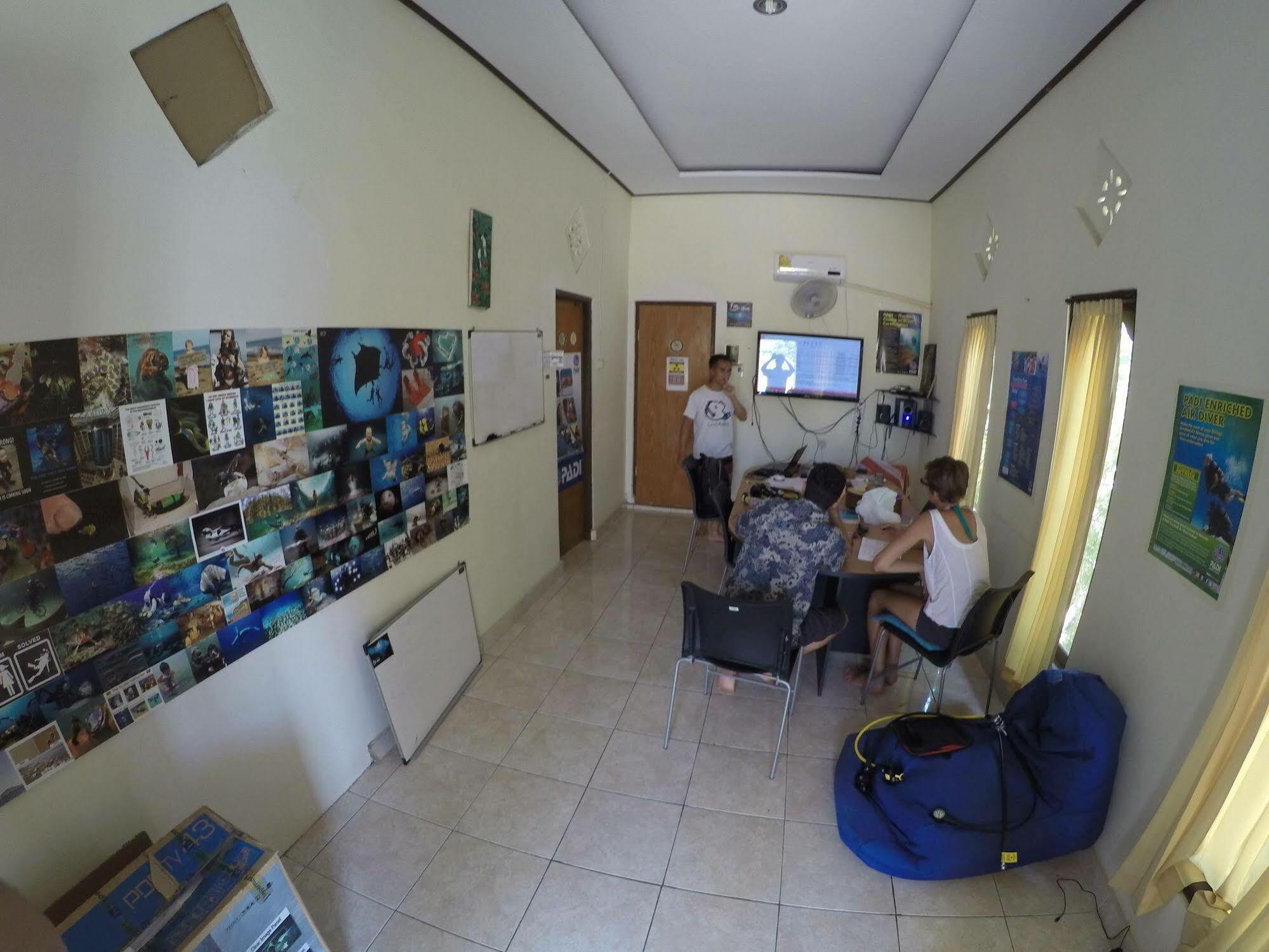 Bali Fab Dive Center Hostel Amed Екстериор снимка